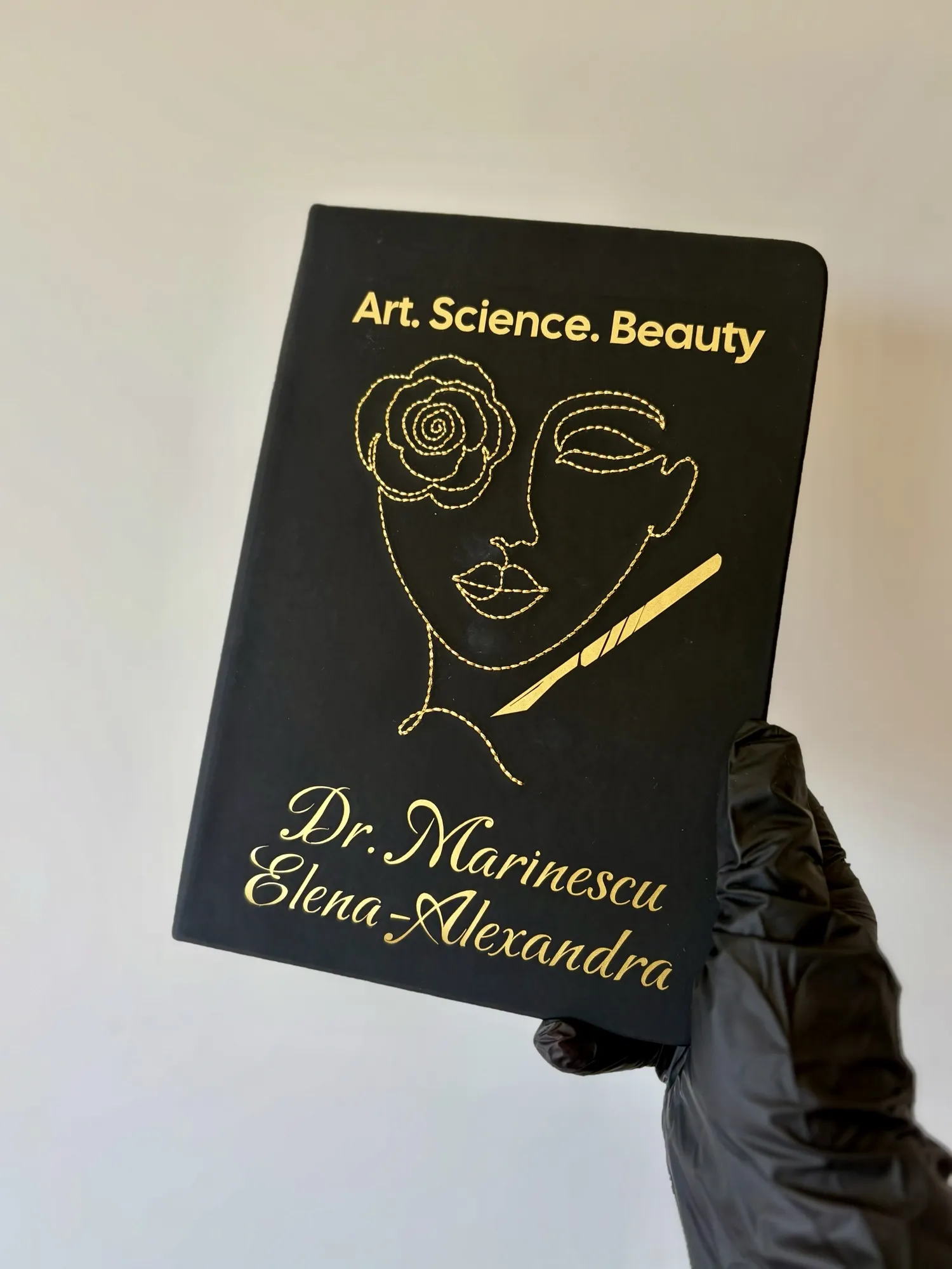 Agendă din piele gravată cu nume, cadou personalizat