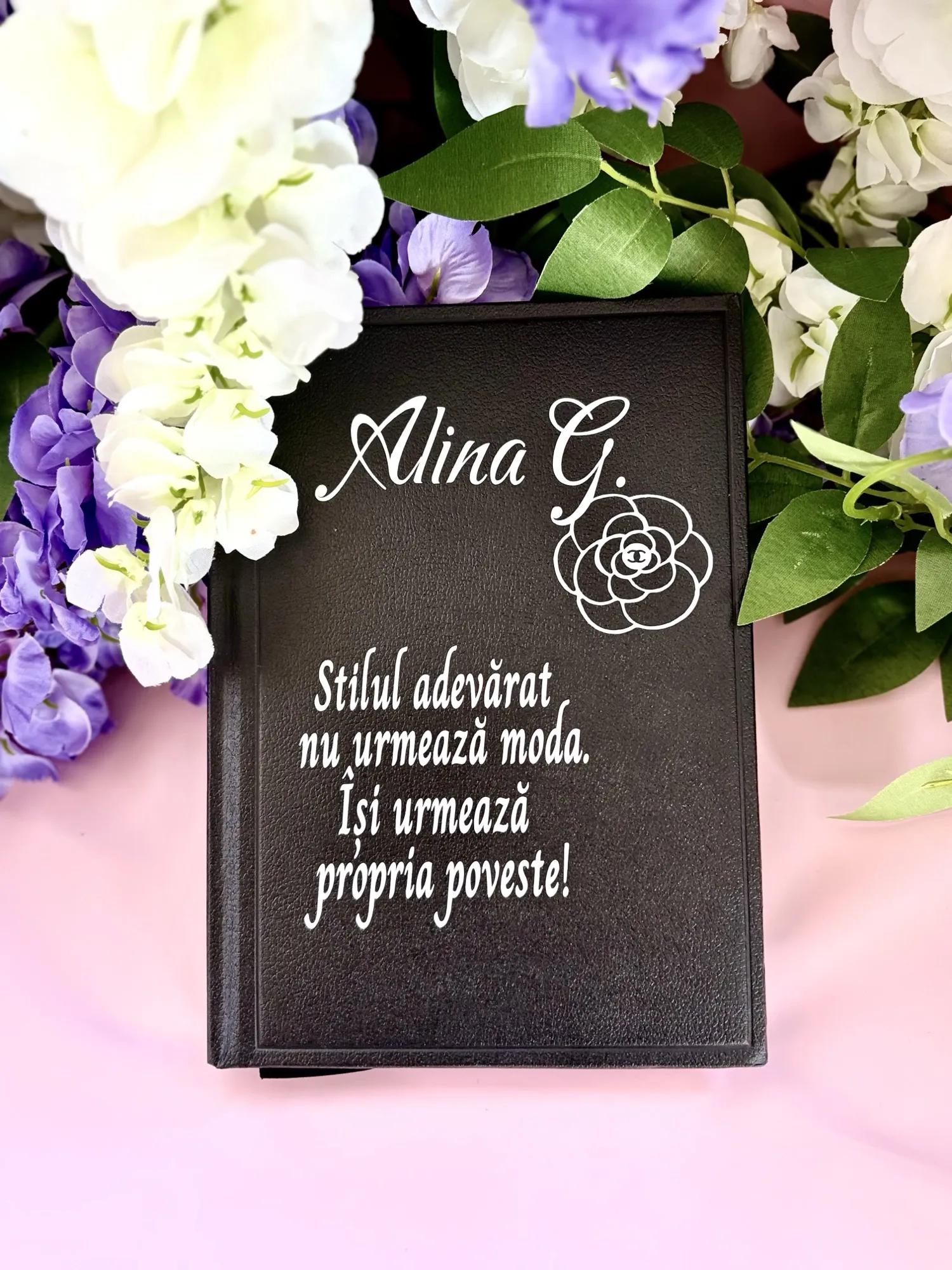 Agendă din piele gravată cu nume, cadou personalizat