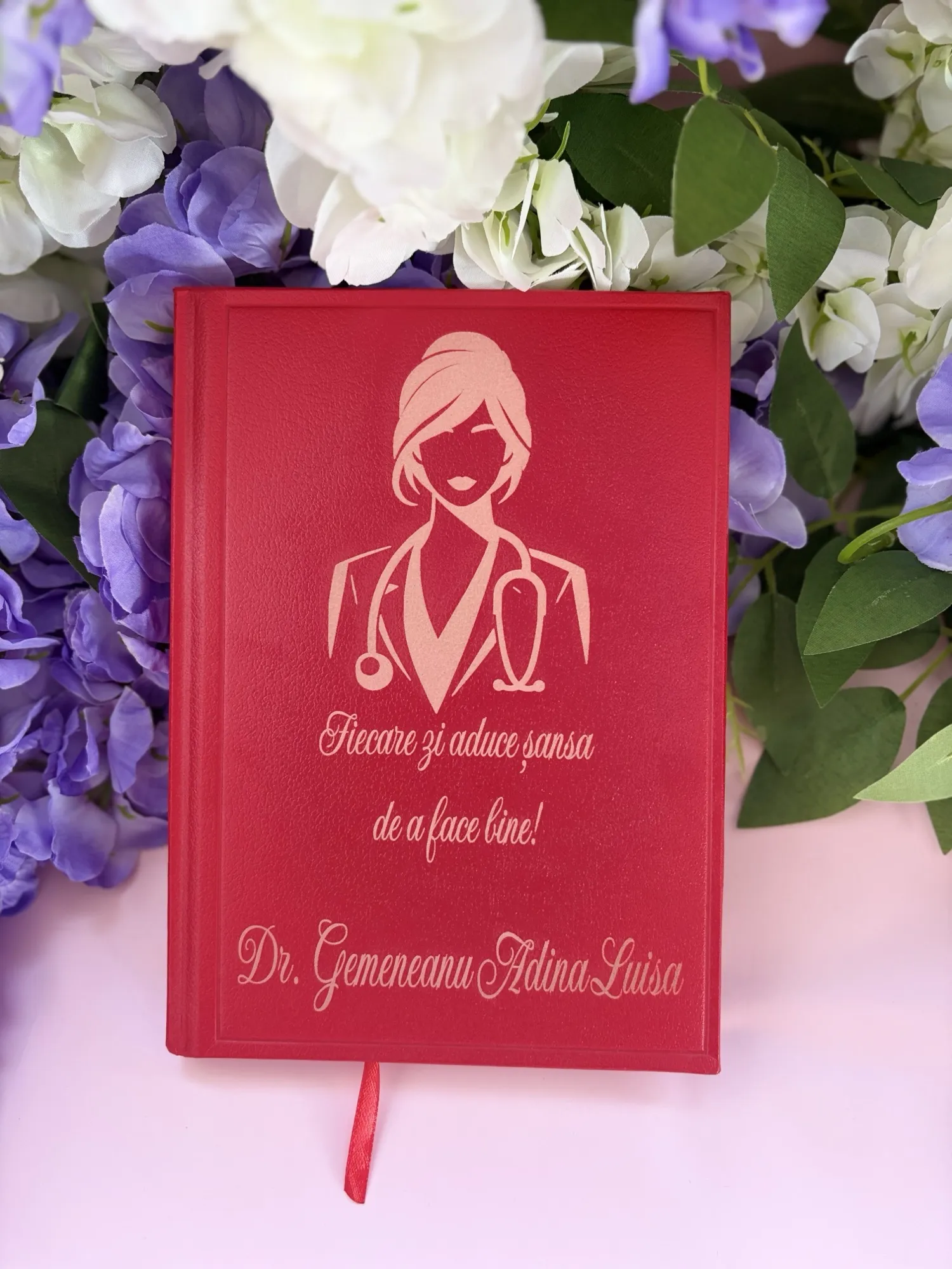 Agendă din piele gravată cu nume, cadou personalizat