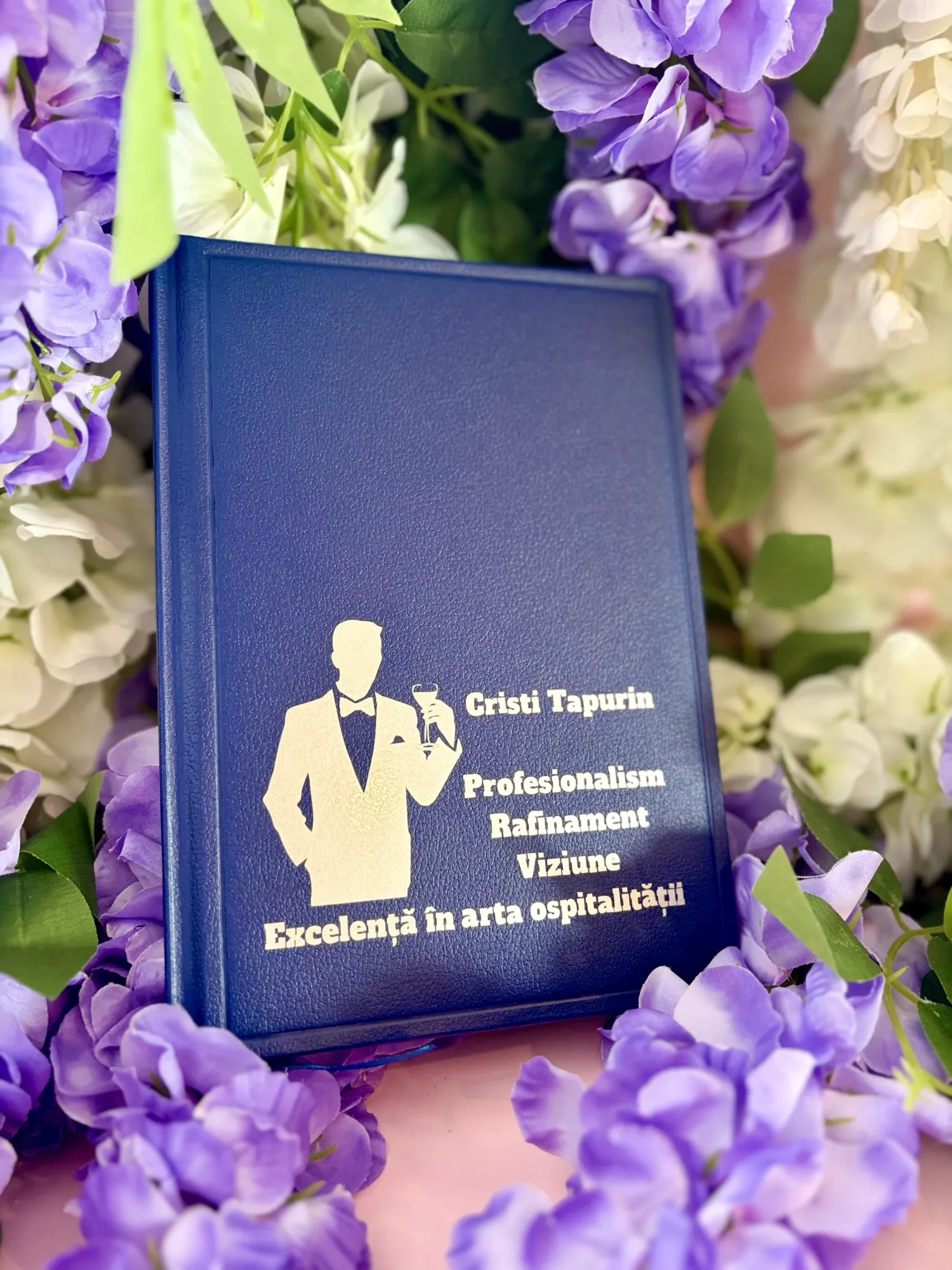 Agendă din piele gravată cu nume, cadou personalizat