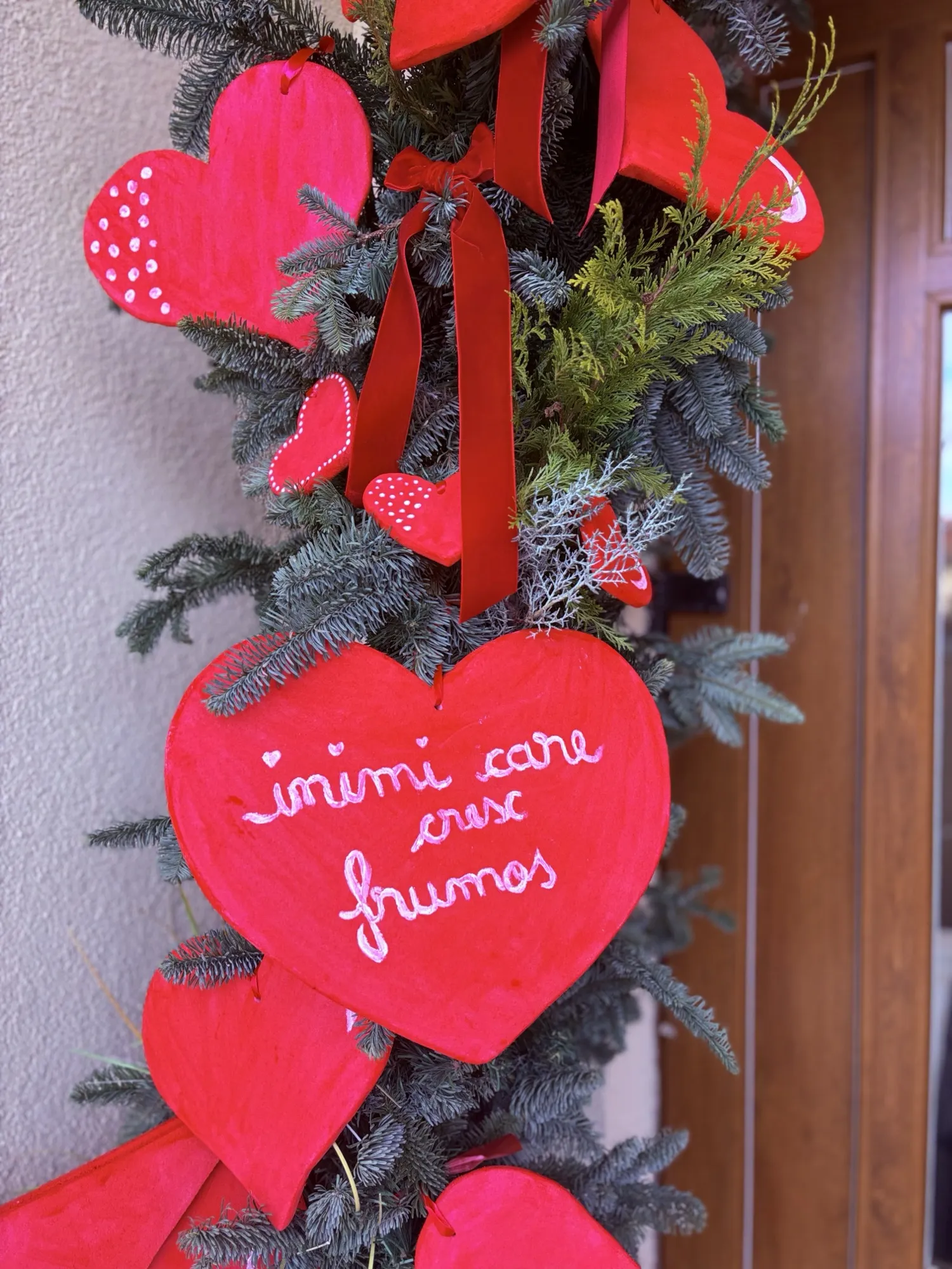 Arcadă decorativă de intrare pentru sărbători, aranjament pe temă