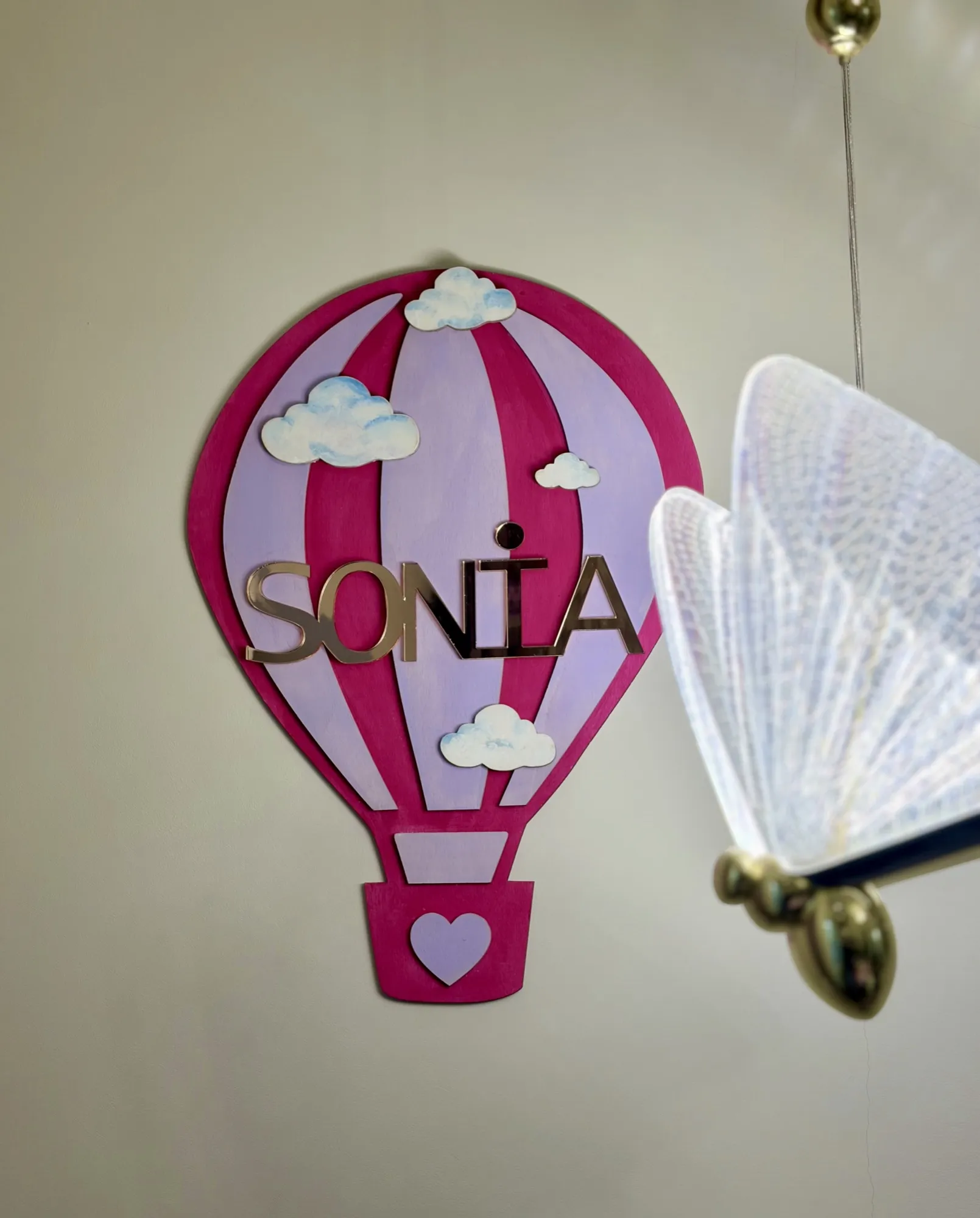 Decor din lemn pentru camera copilului, personalizat cu nume
