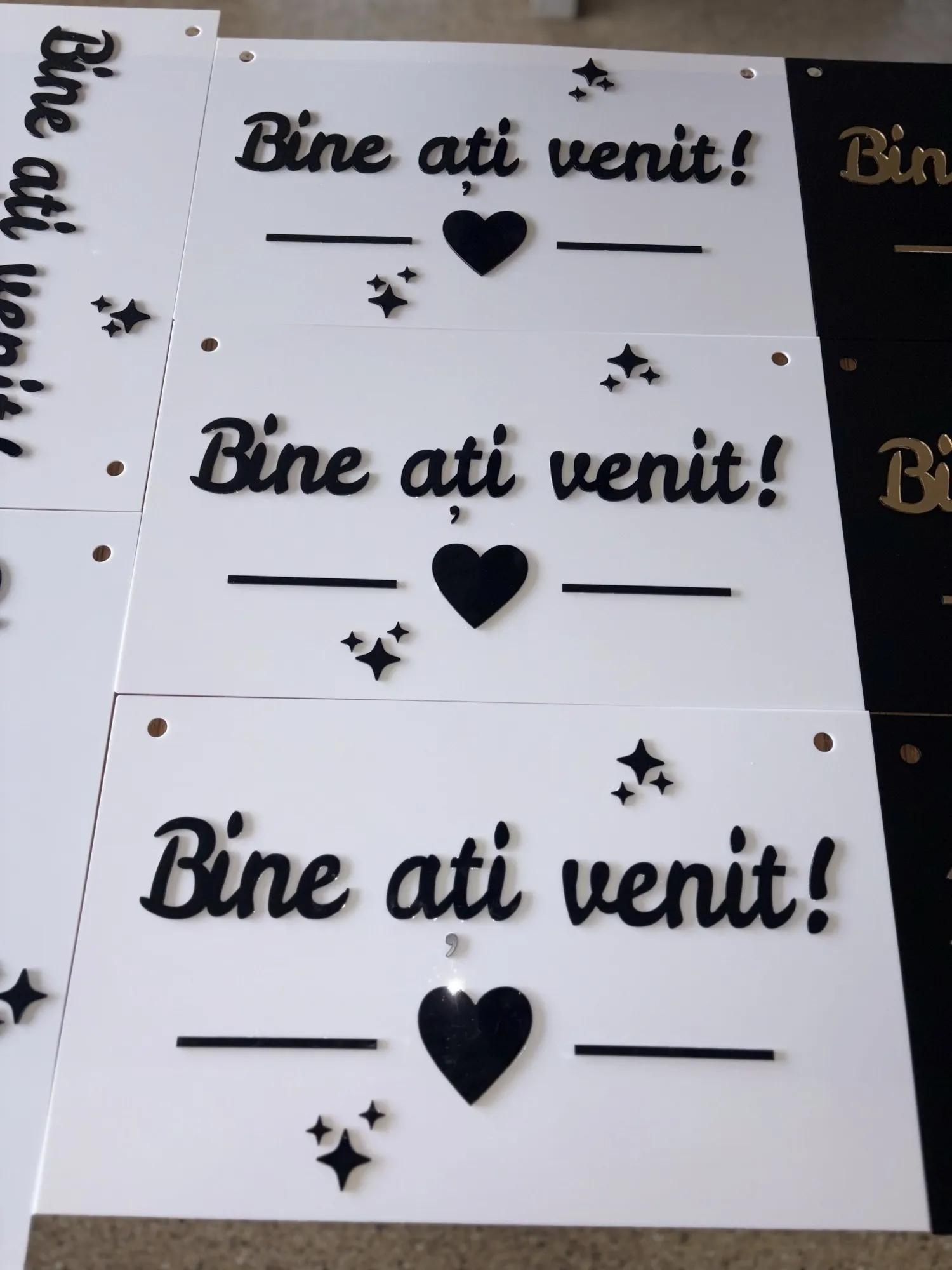 Decor de nuntă din lemn gravat, personalizat pentru miri