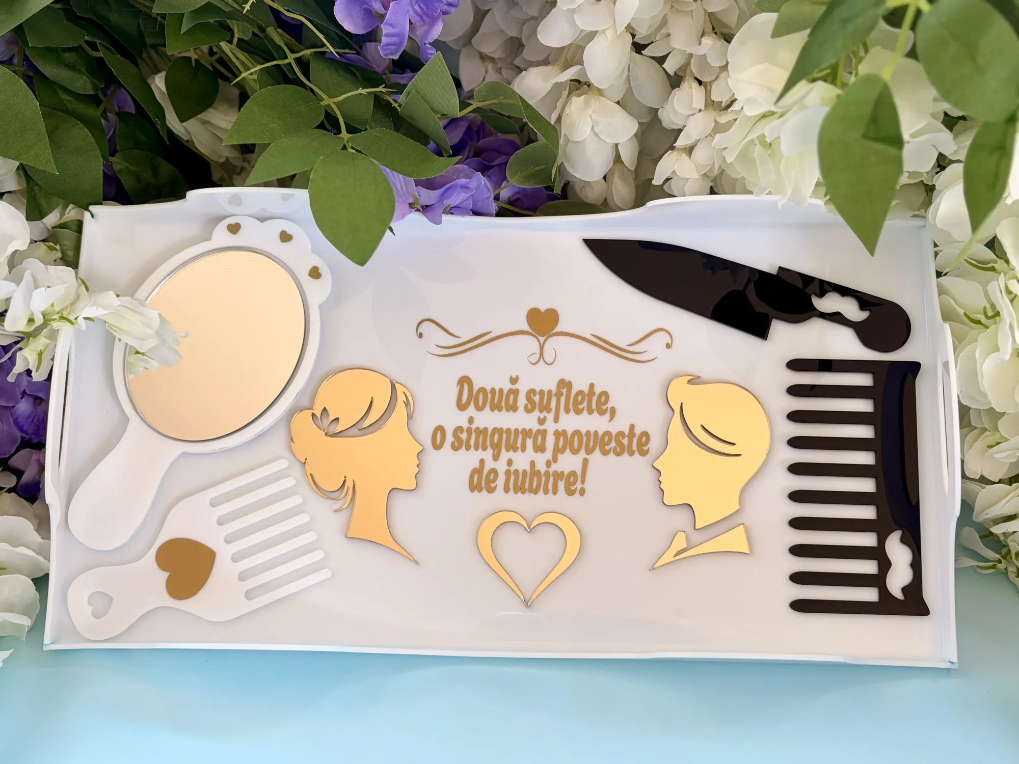 Decor de nuntă din lemn gravat, personalizat pentru miri