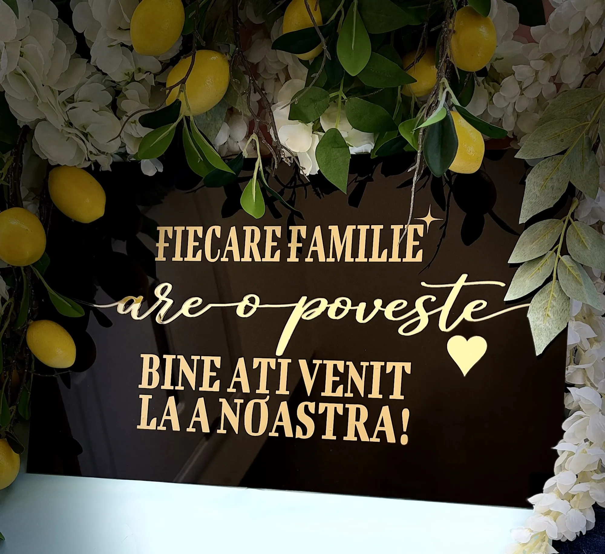 Decor de nuntă din lemn gravat, personalizat pentru miri