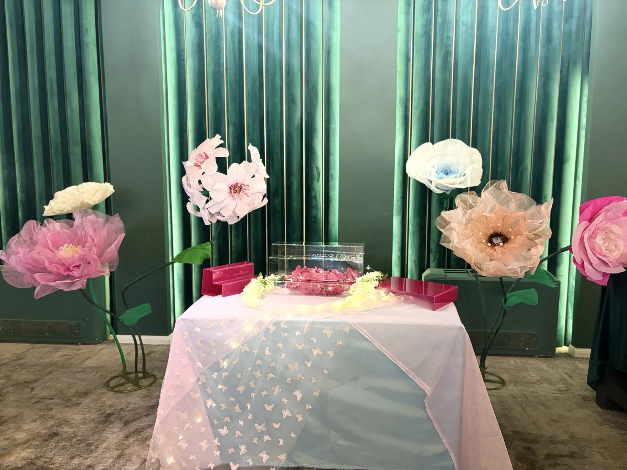 Decor personalizat pentru eveniment privat, aranjament pe temă