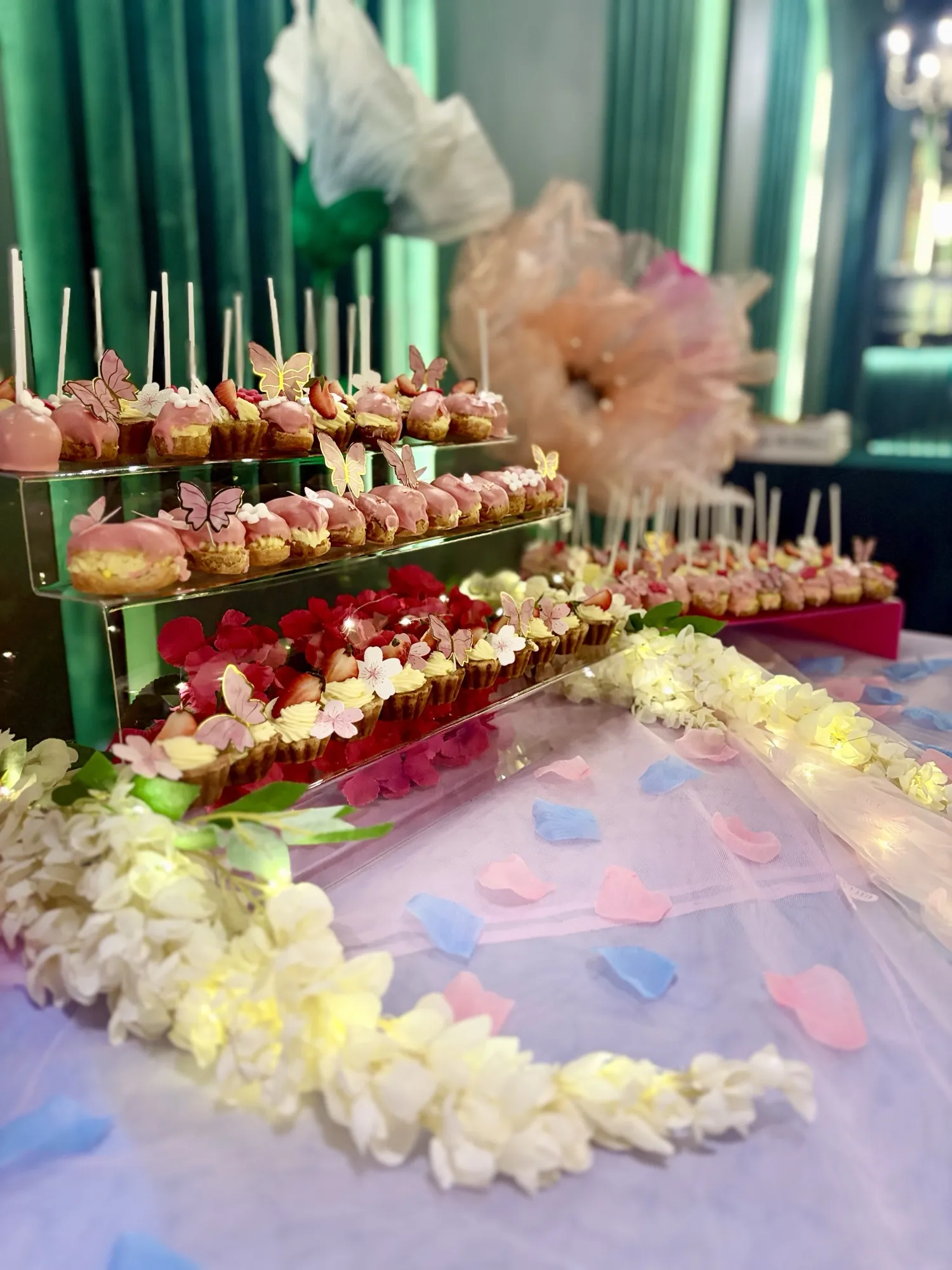 Decor personalizat pentru eveniment privat, aranjament pe temă