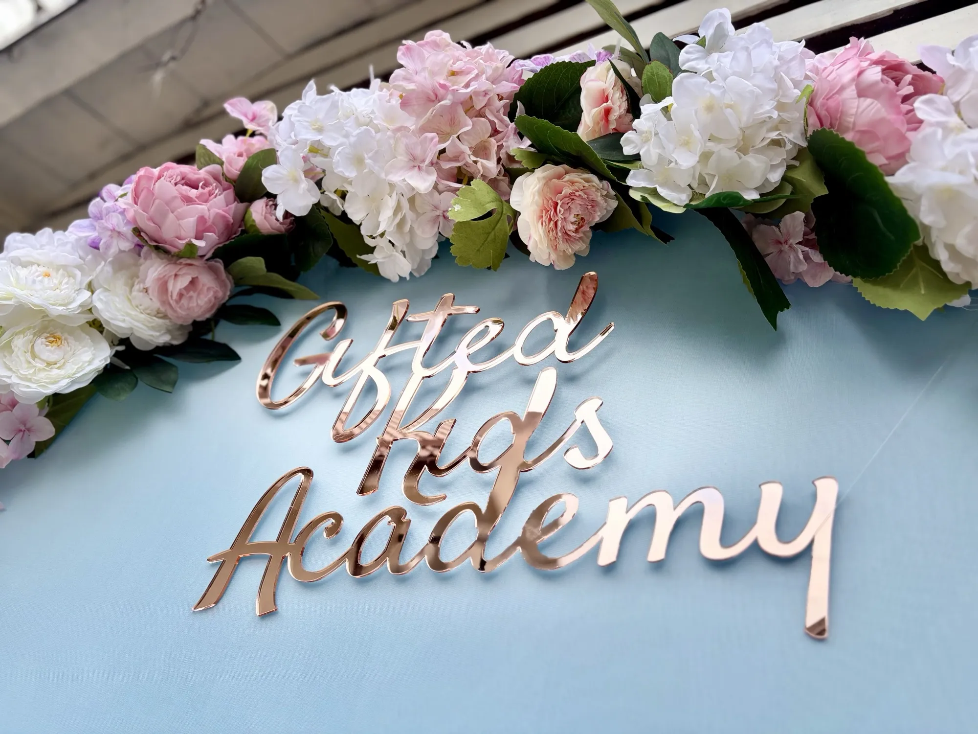 Decor personalizat pentru eveniment privat, aranjament pe temă